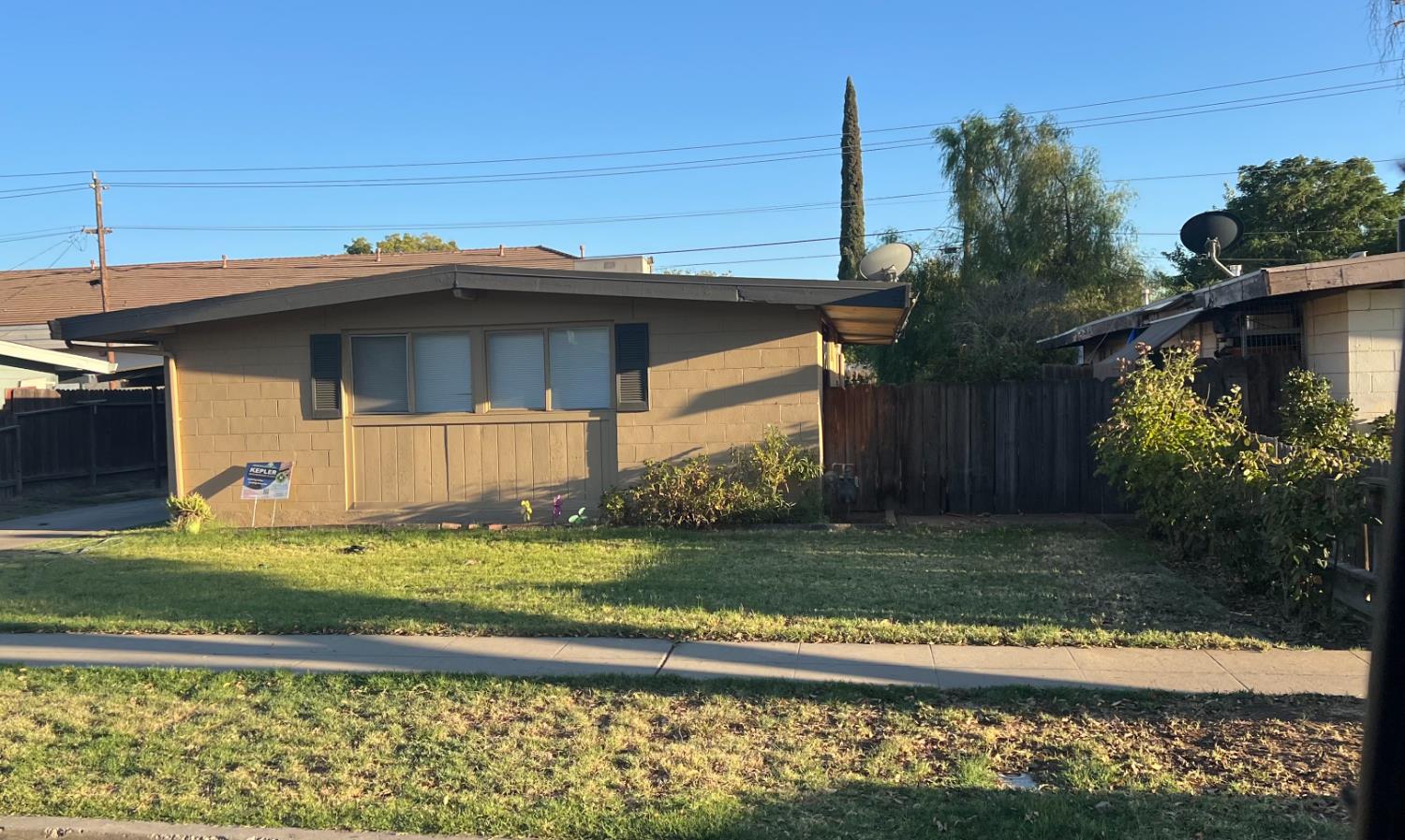 2316 E Hampton Way, Fresno, CA 93726