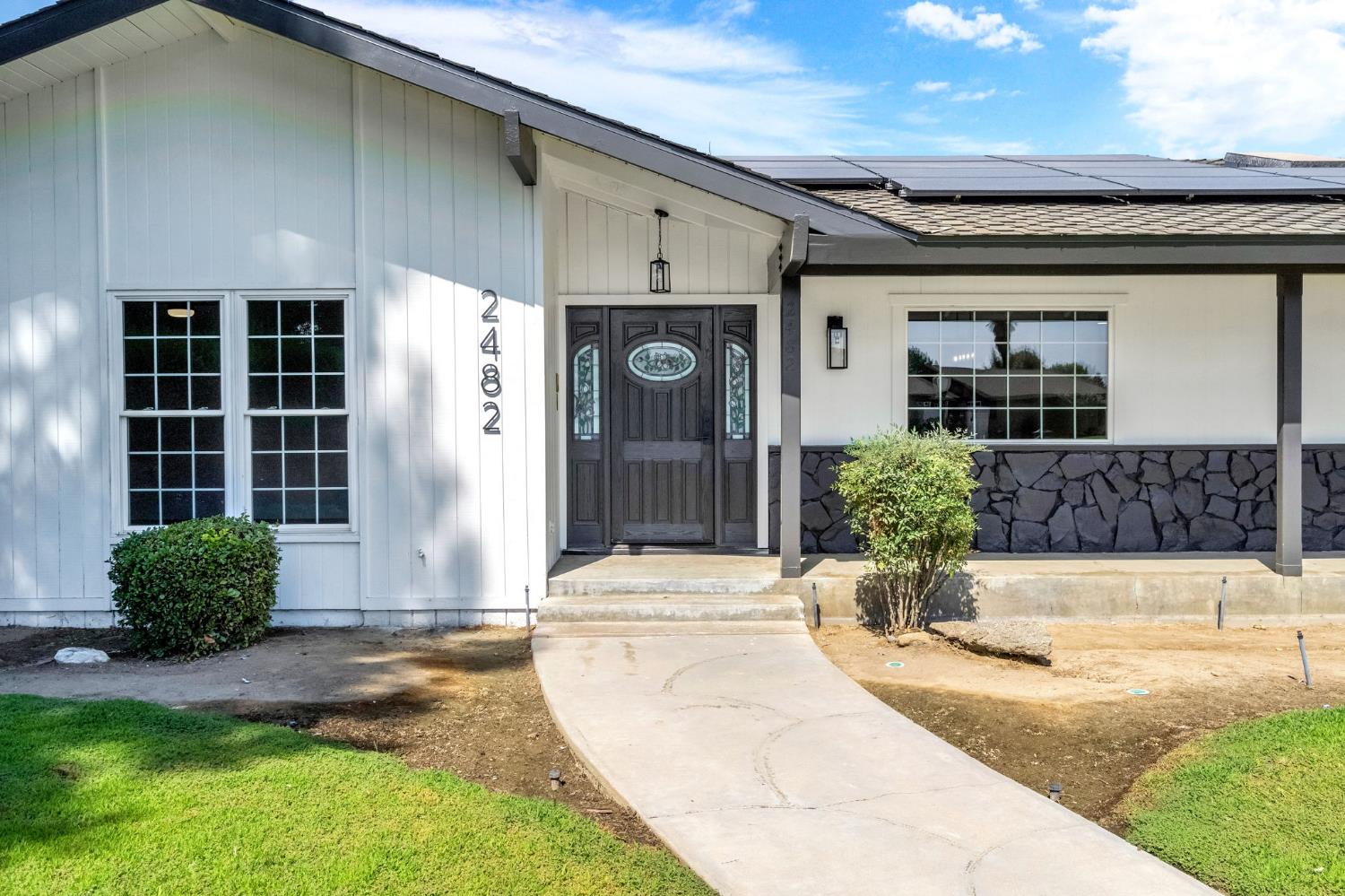 2482 Country Club Ln, Selma, CA 93662