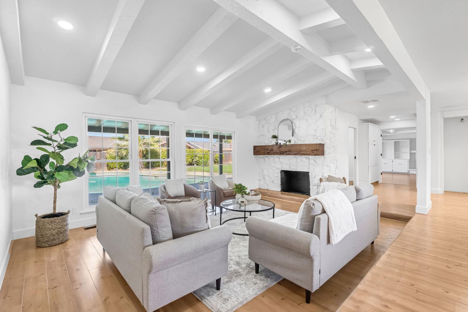 2482 Country Club Ln, Selma, CA 93662