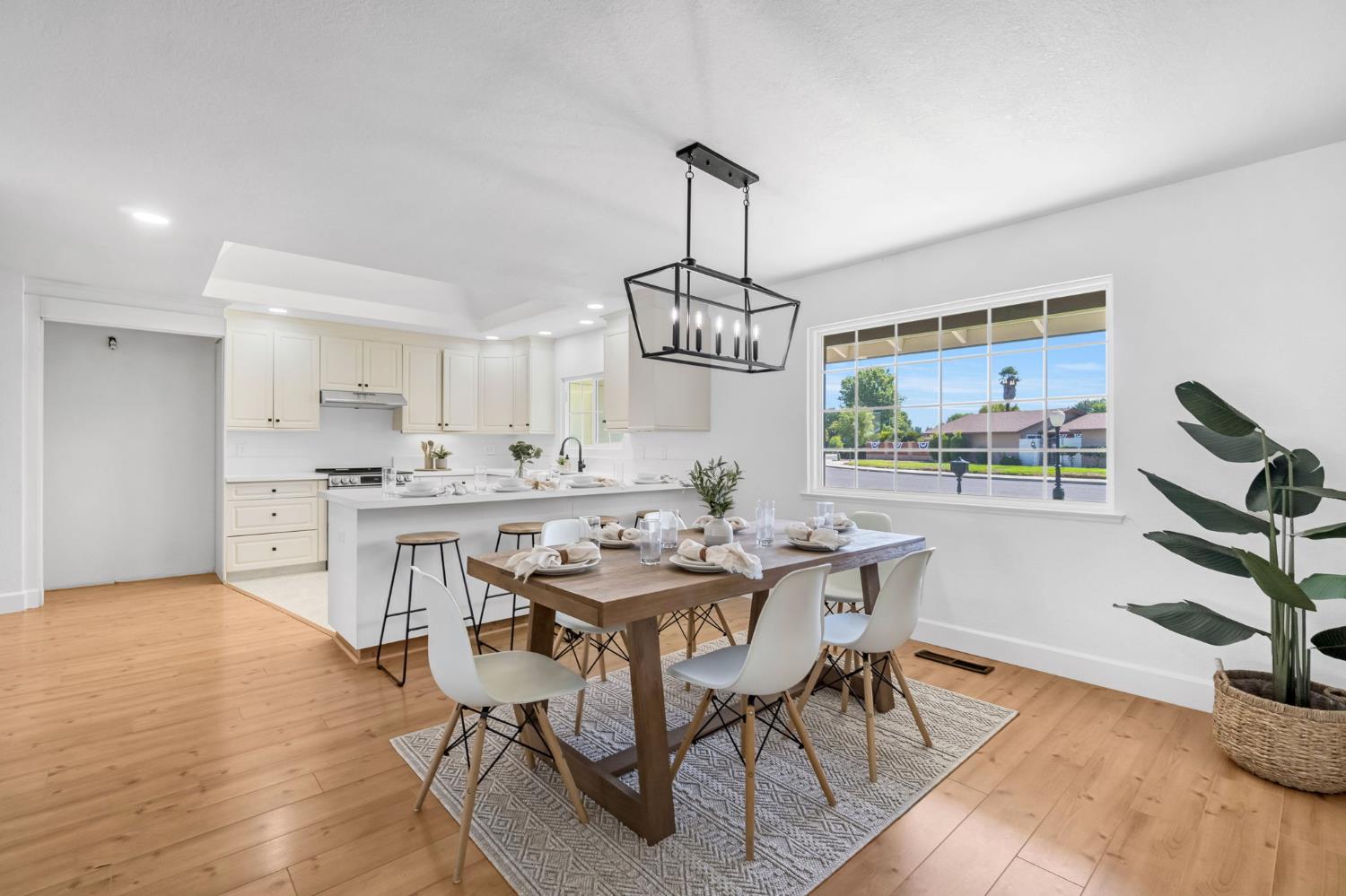 2482 Country Club Ln, Selma, CA 93662