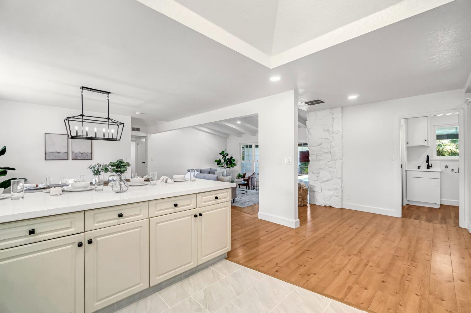 2482 Country Club Ln, Selma, CA 93662