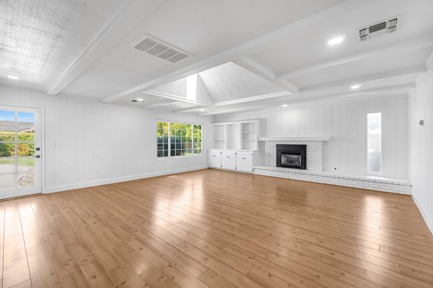 2482 Country Club Ln, Selma, CA 93662