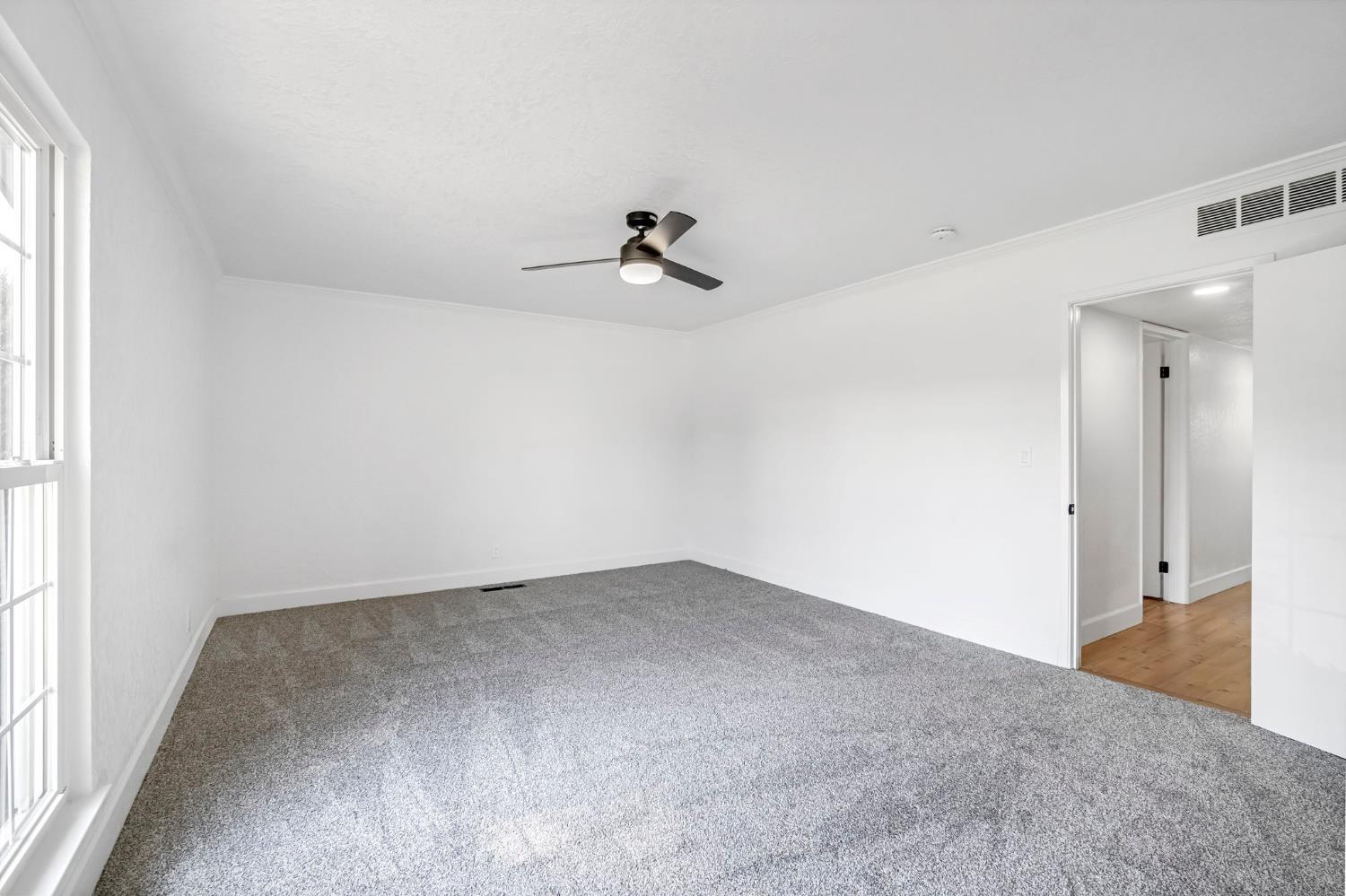 2482 Country Club Ln, Selma, CA 93662