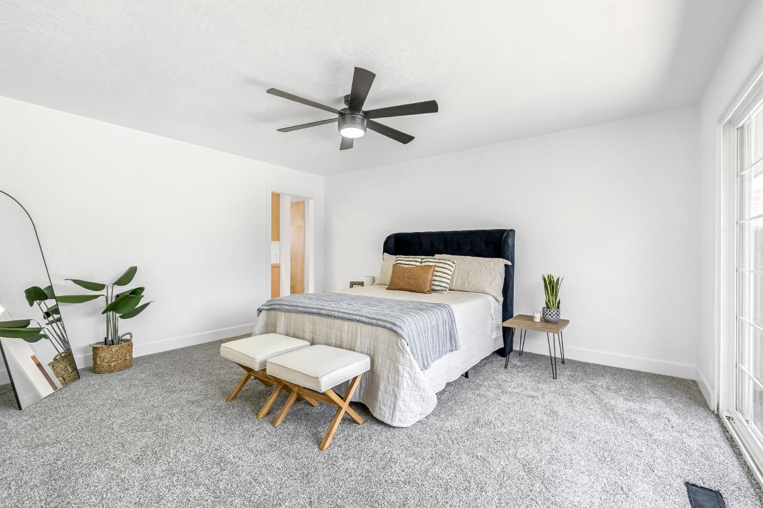 2482 Country Club Ln, Selma, CA 93662