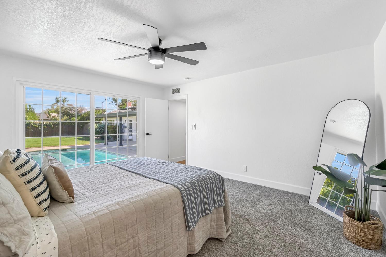 2482 Country Club Ln, Selma, CA 93662