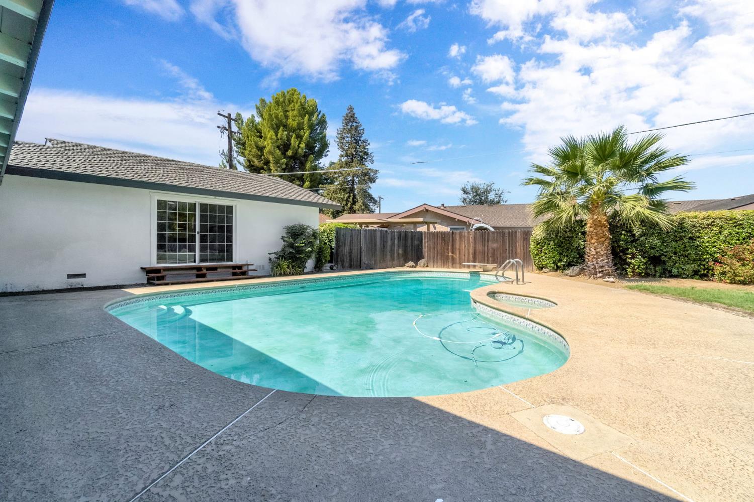 2482 Country Club Ln, Selma, CA 93662