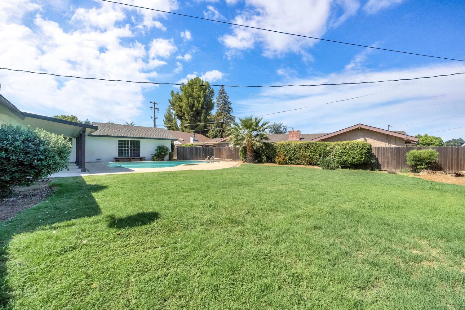 2482 Country Club Ln, Selma, CA 93662