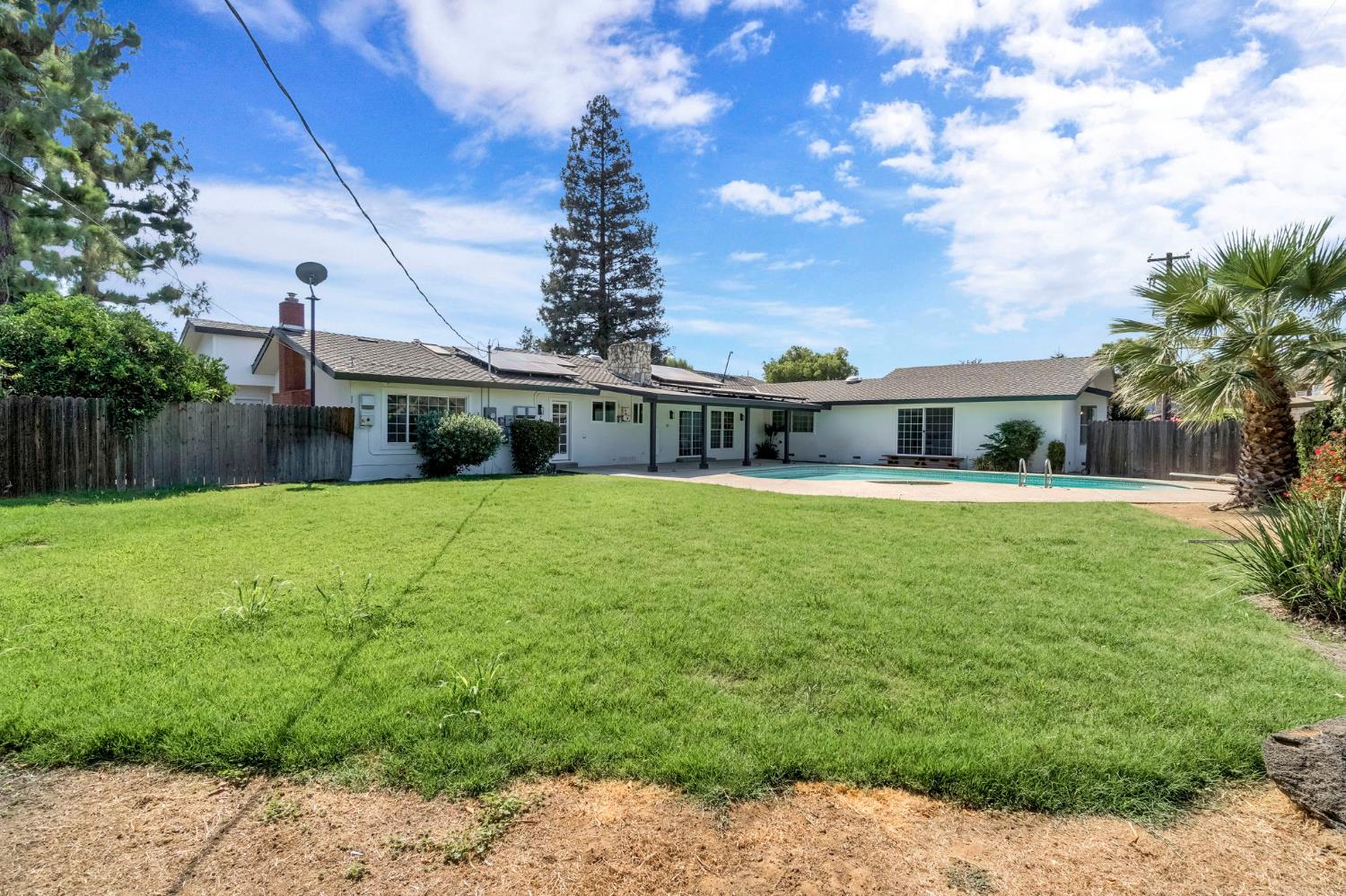 2482 Country Club Ln, Selma, CA 93662