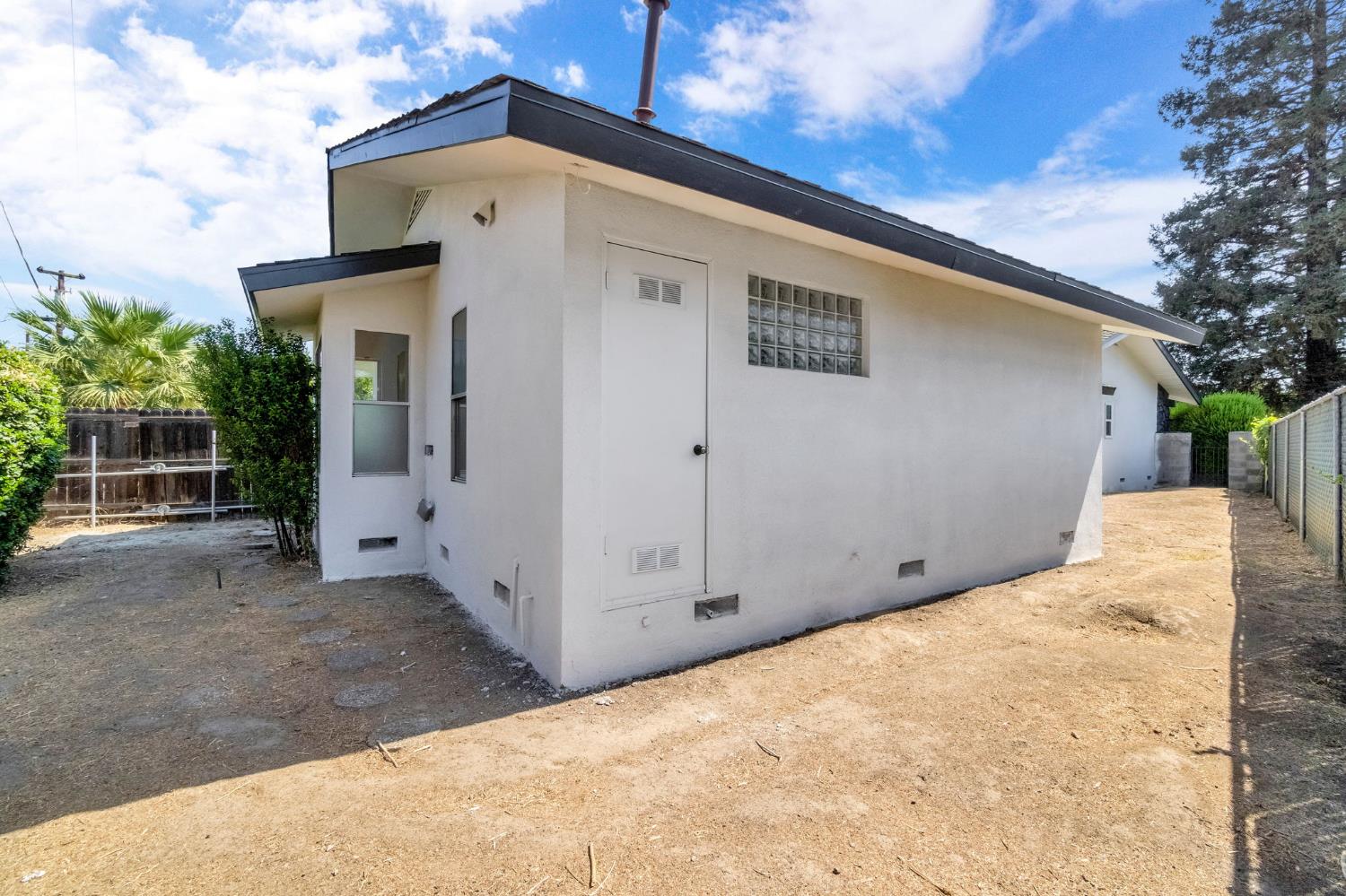 2482 Country Club Ln, Selma, CA 93662