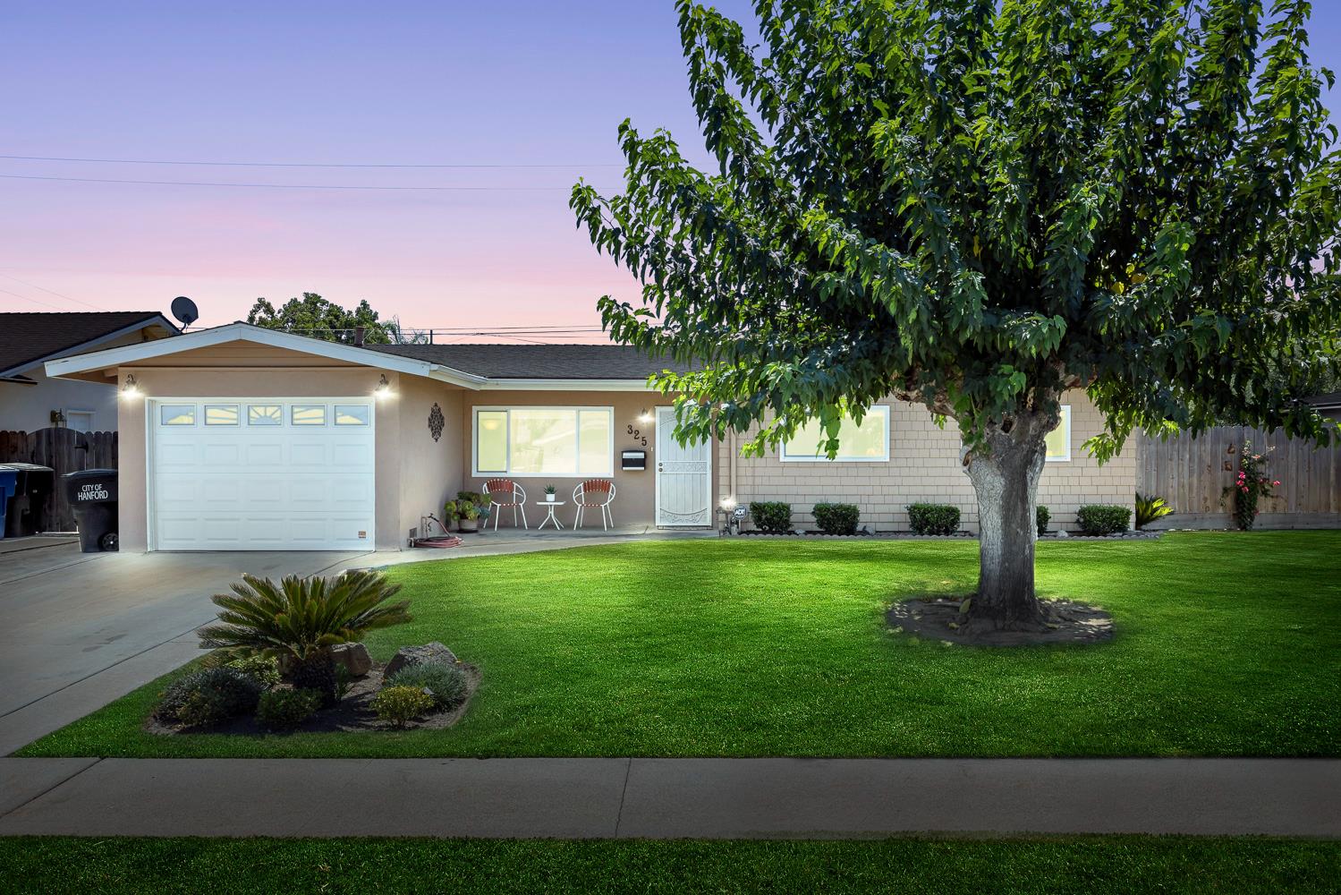 325 E Amber Way, Hanford, CA 93230