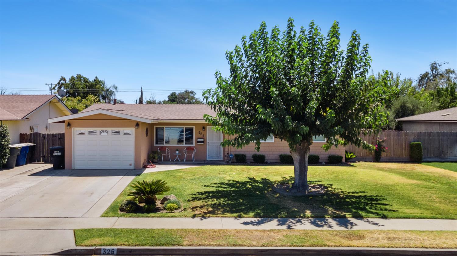 325 E Amber Way, Hanford, CA 93230