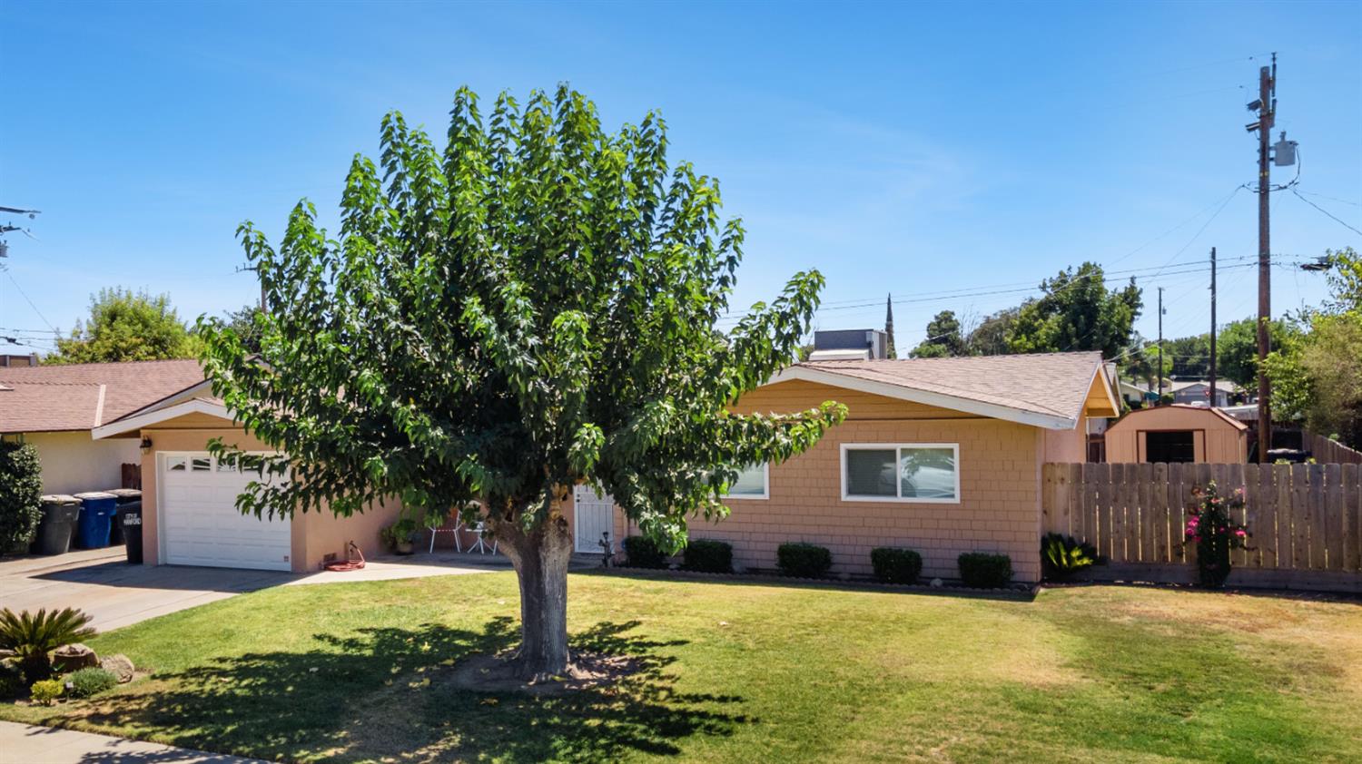 325 E Amber Way, Hanford, CA 93230