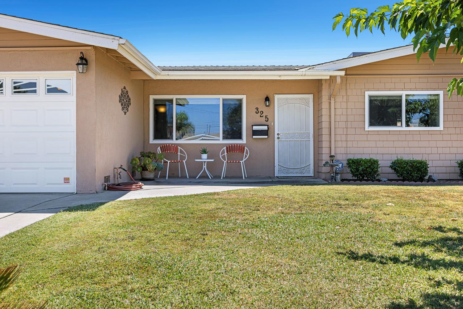 325 E Amber Way, Hanford, CA 93230