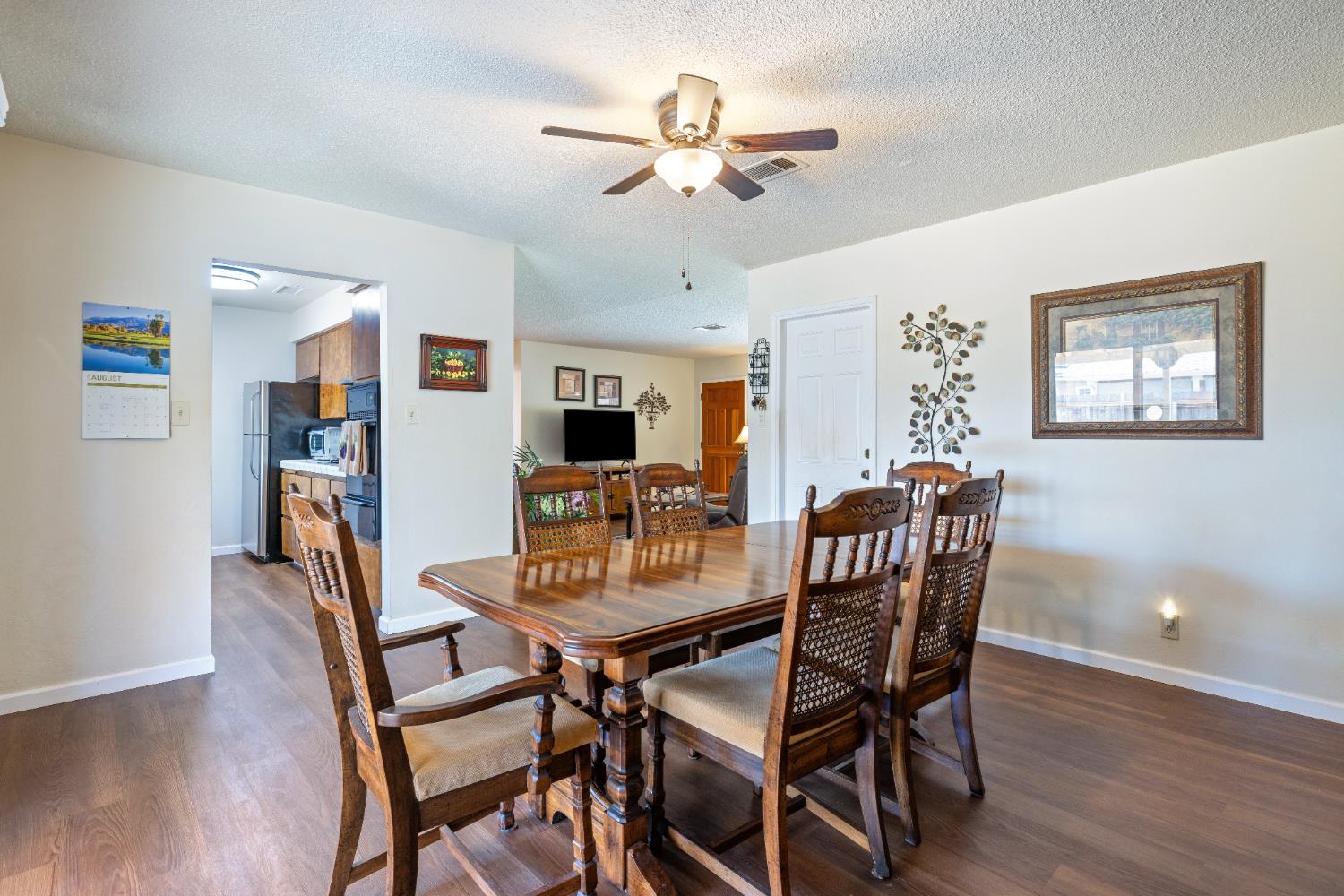 325 E Amber Way, Hanford, CA 93230