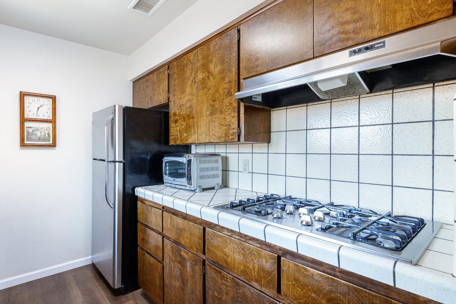 325 E Amber Way, Hanford, CA 93230