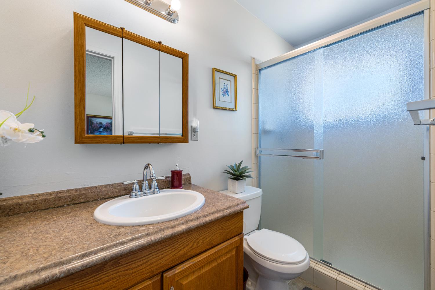 325 E Amber Way, Hanford, CA 93230