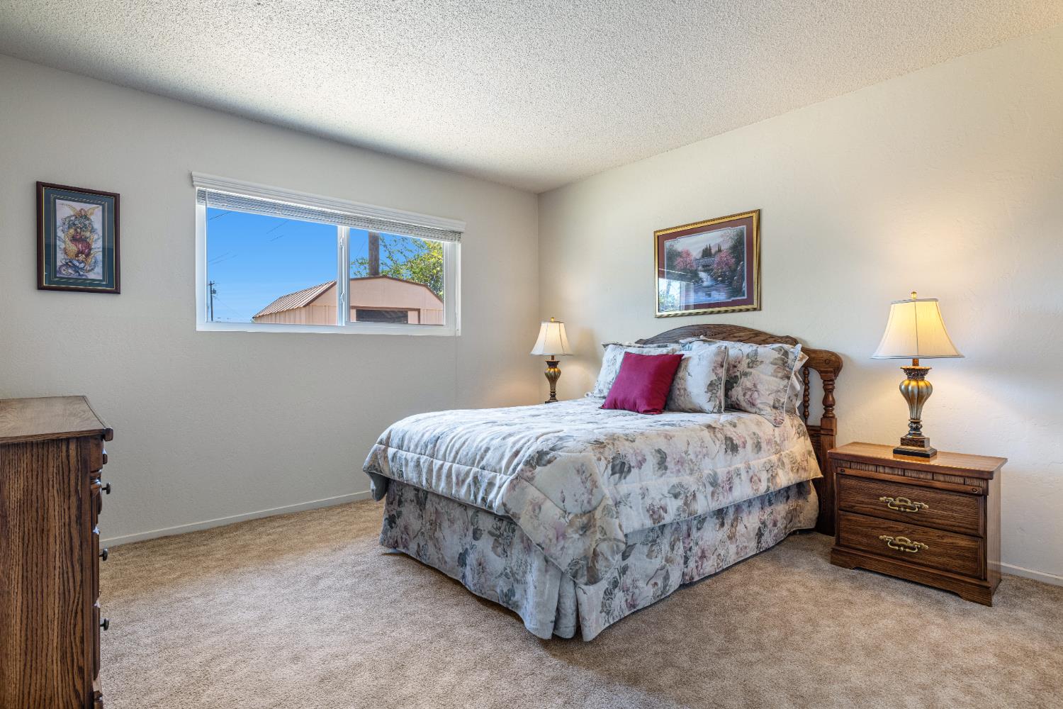 325 E Amber Way, Hanford, CA 93230