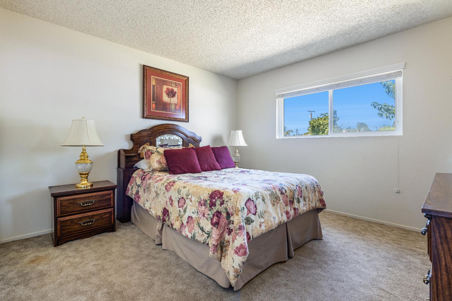 325 E Amber Way, Hanford, CA 93230