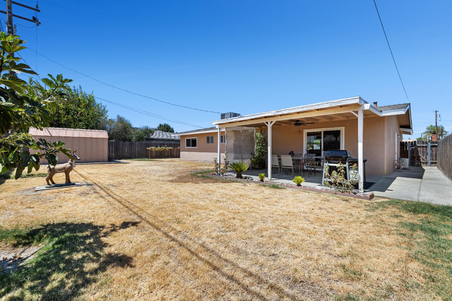 325 E Amber Way, Hanford, CA 93230