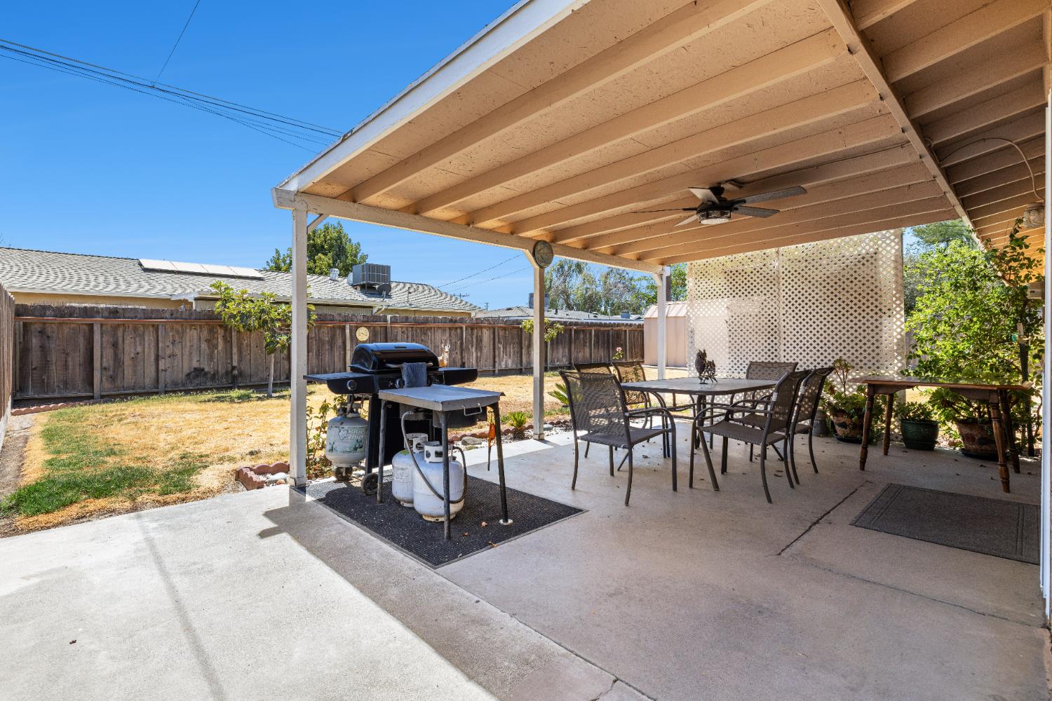 325 E Amber Way, Hanford, CA 93230