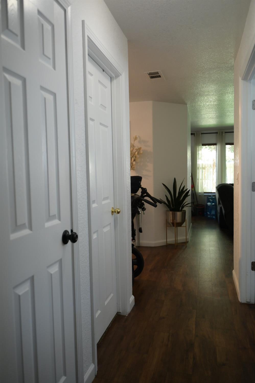 105 Cedar Ct, Chowchilla, CA 93610