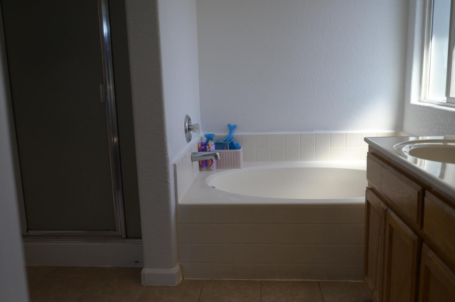 105 Cedar Ct, Chowchilla, CA 93610