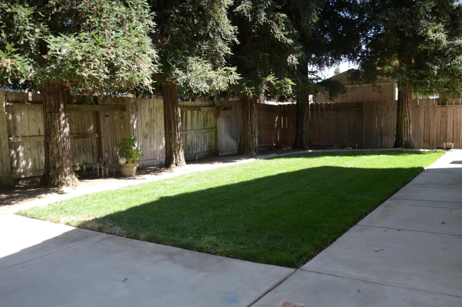 105 Cedar Ct, Chowchilla, CA 93610