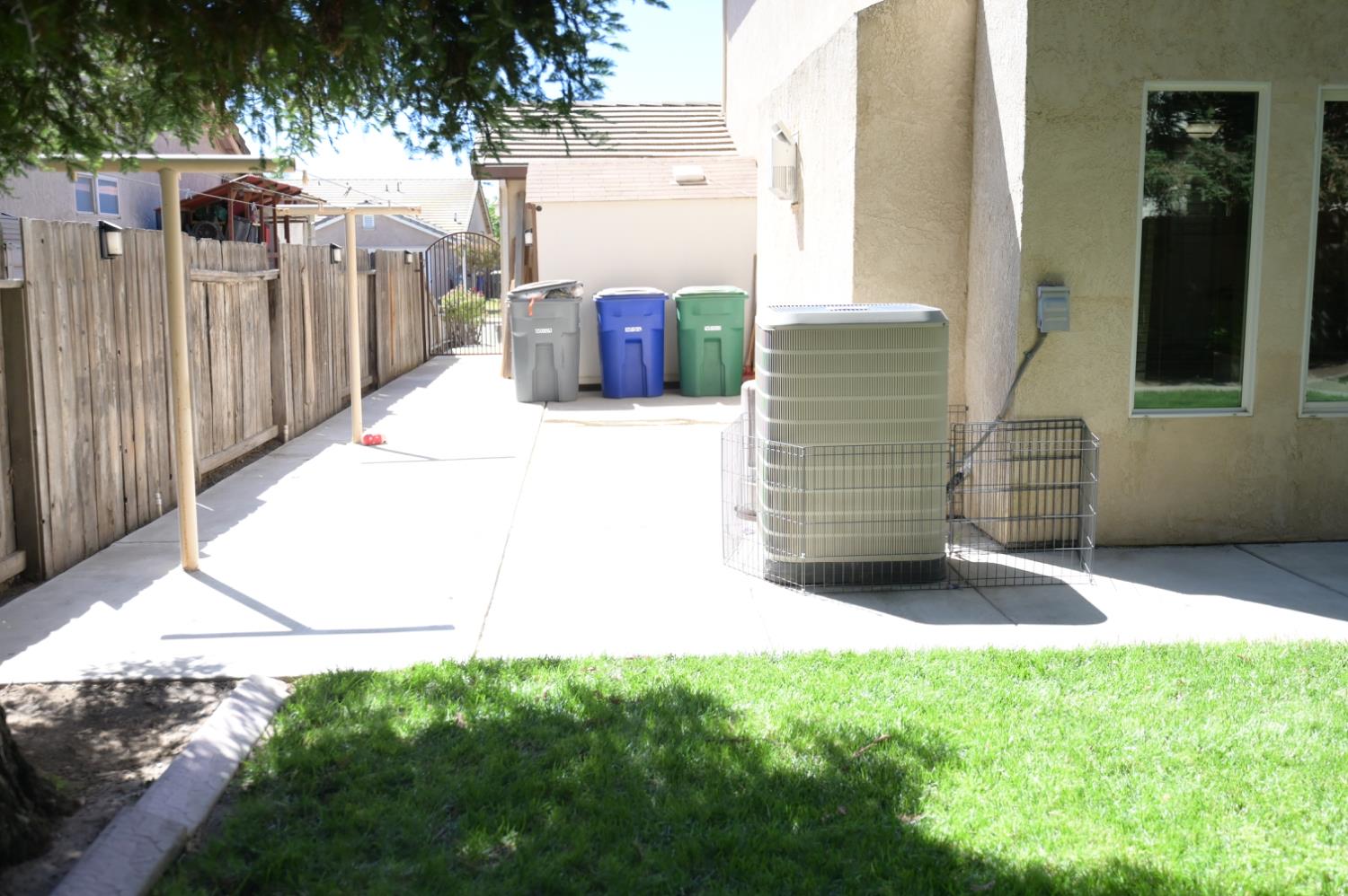 105 Cedar Ct, Chowchilla, CA 93610