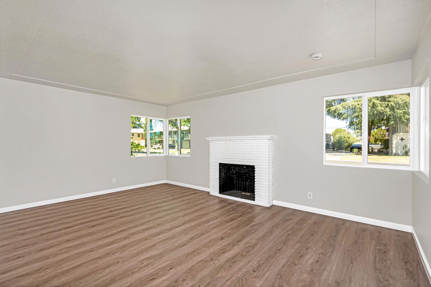 2026 E Simpson, Fresno, CA 93703