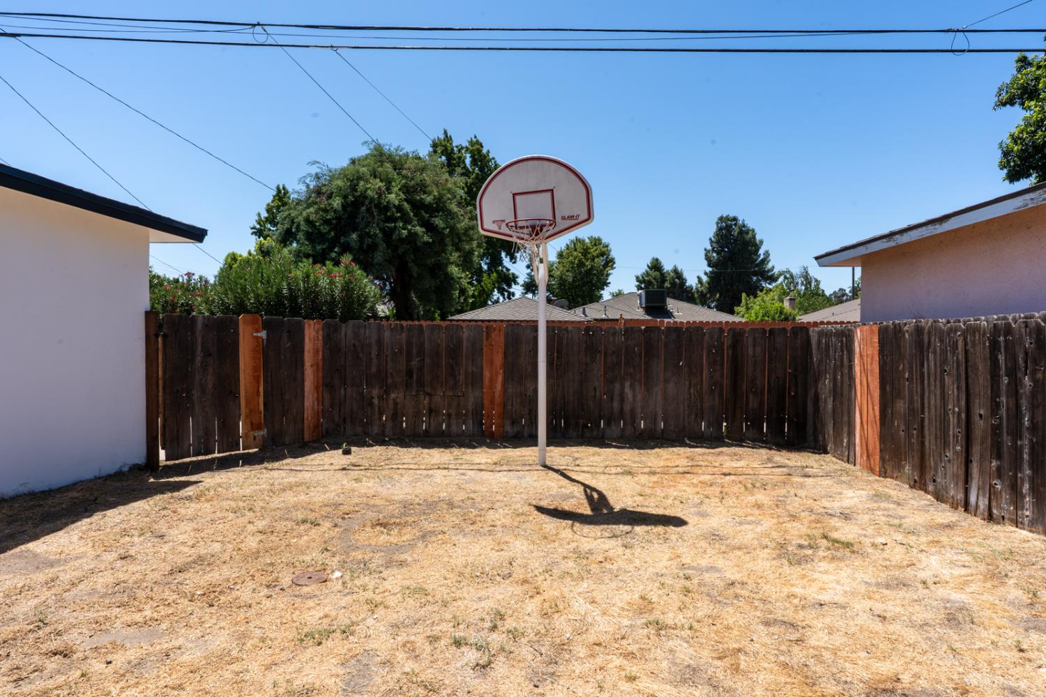 2026 E Simpson, Fresno, CA 93703