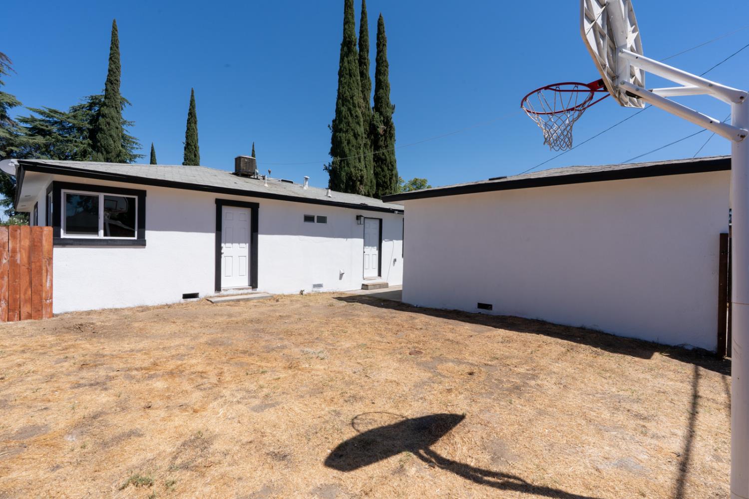 2026 E Simpson, Fresno, CA 93703