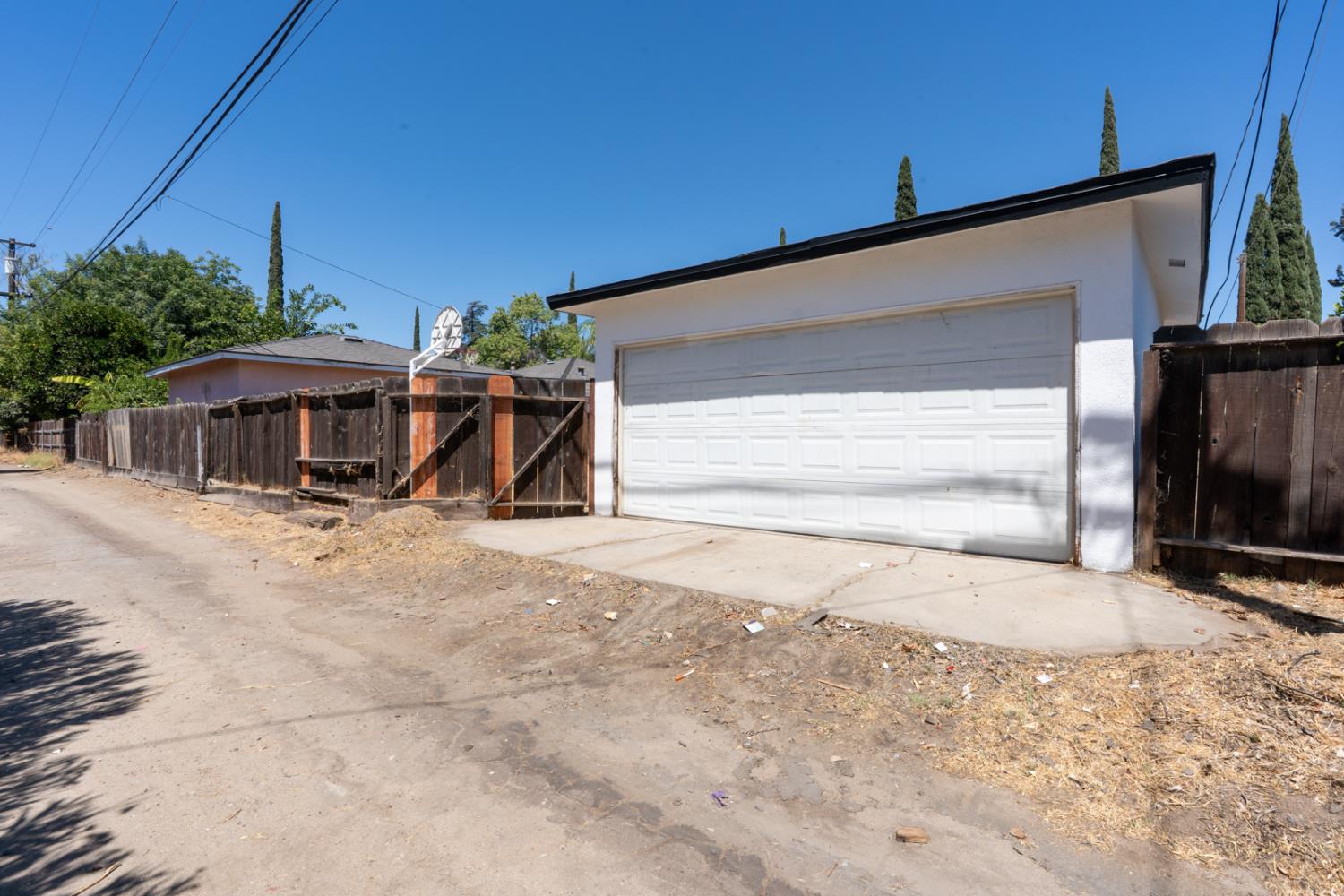 2026 E Simpson, Fresno, CA 93703