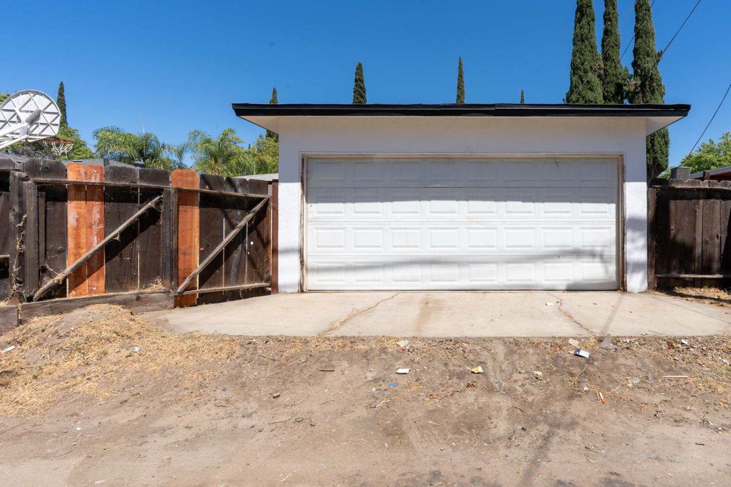 2026 E Simpson, Fresno, CA 93703