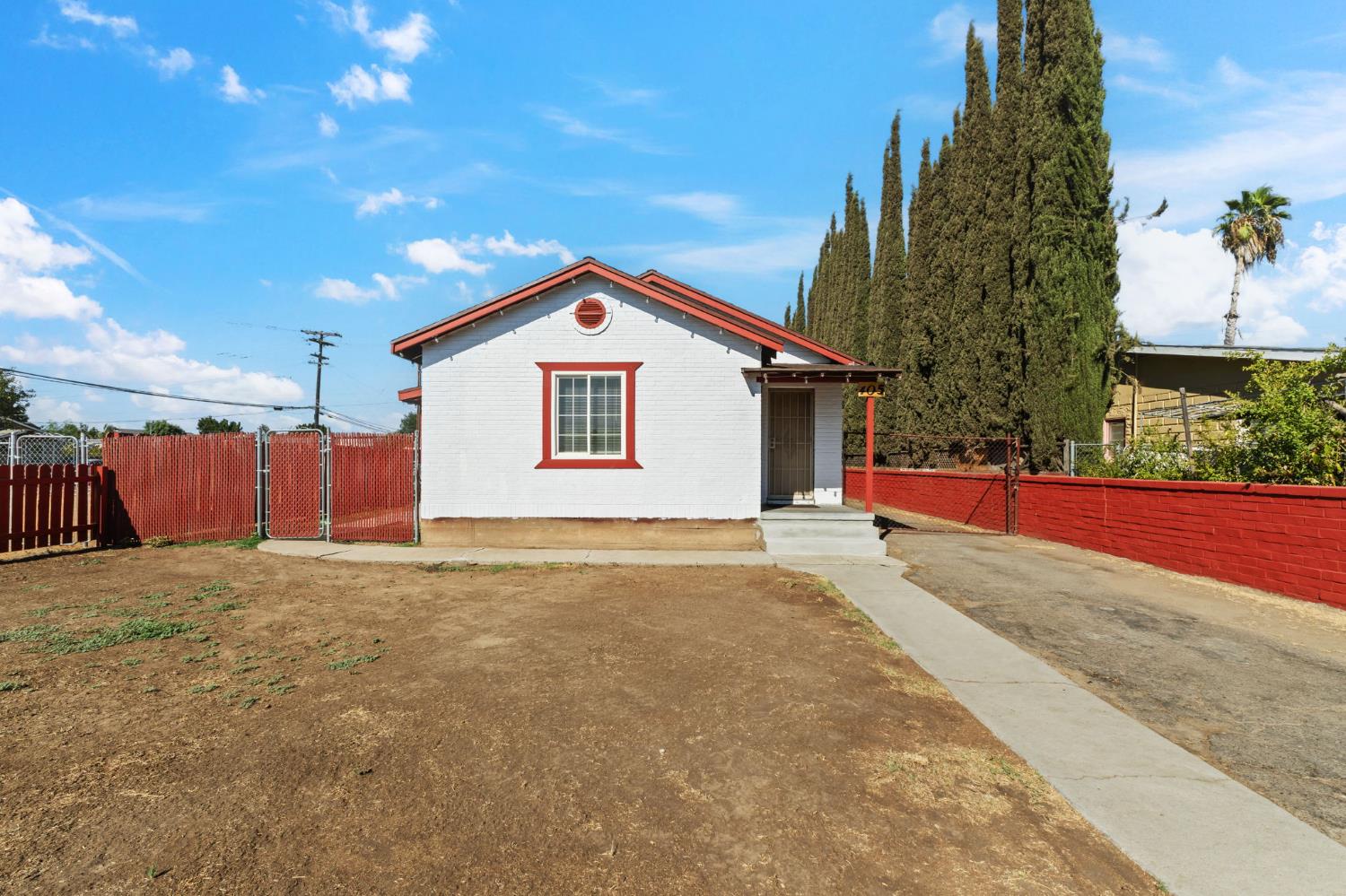 405 S C St, Madera, CA 93638