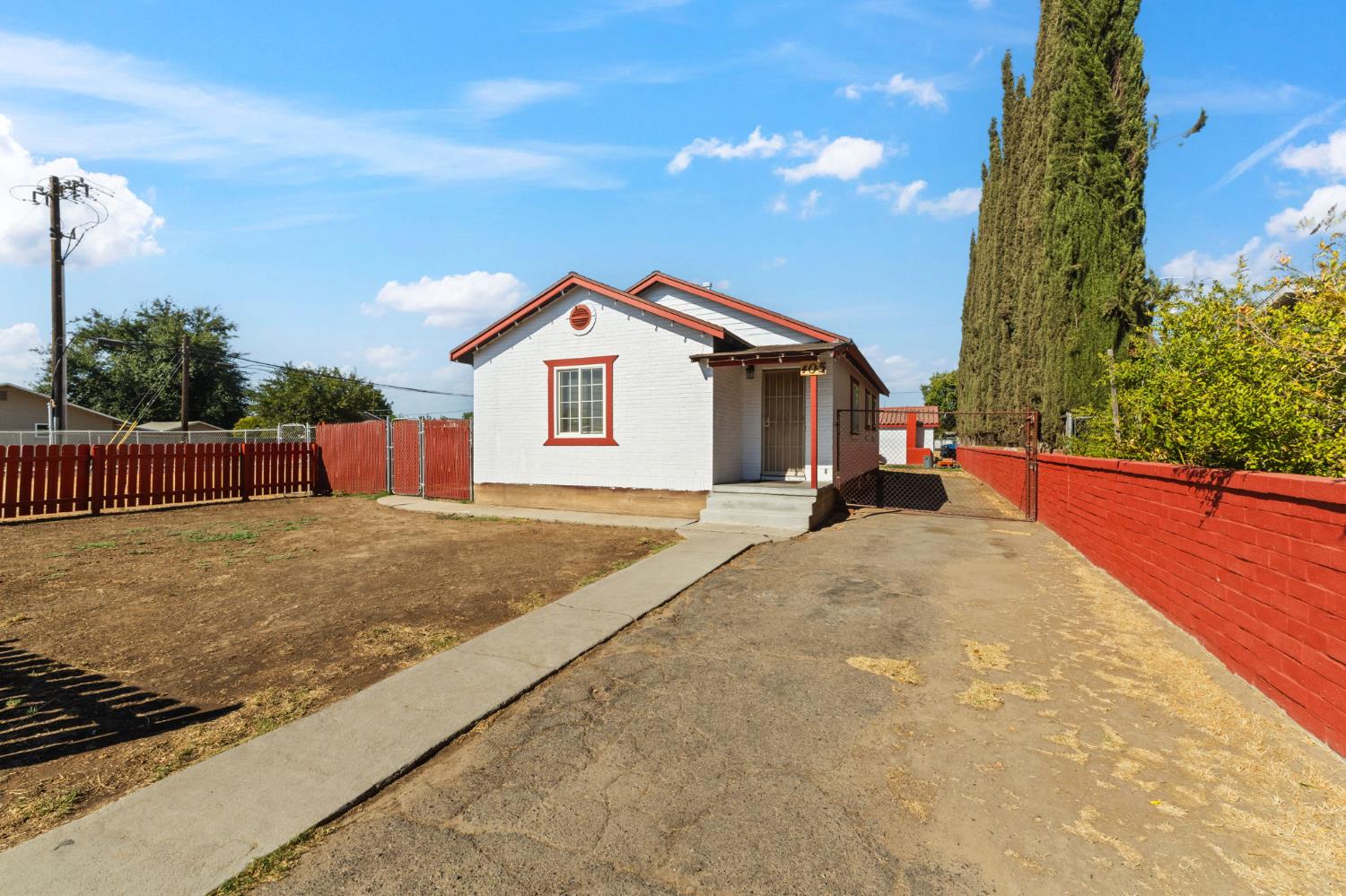405 S C St, Madera, CA 93638