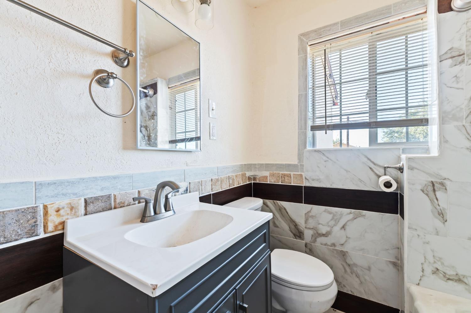 405 S C St, Madera, CA 93638