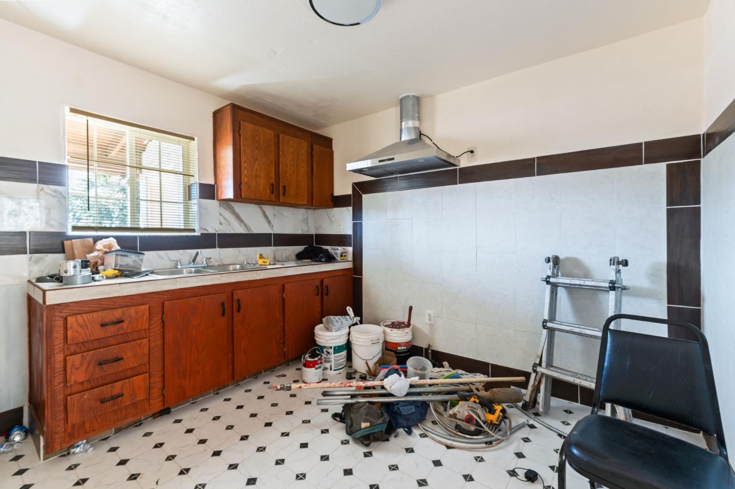 405 S C St, Madera, CA 93638