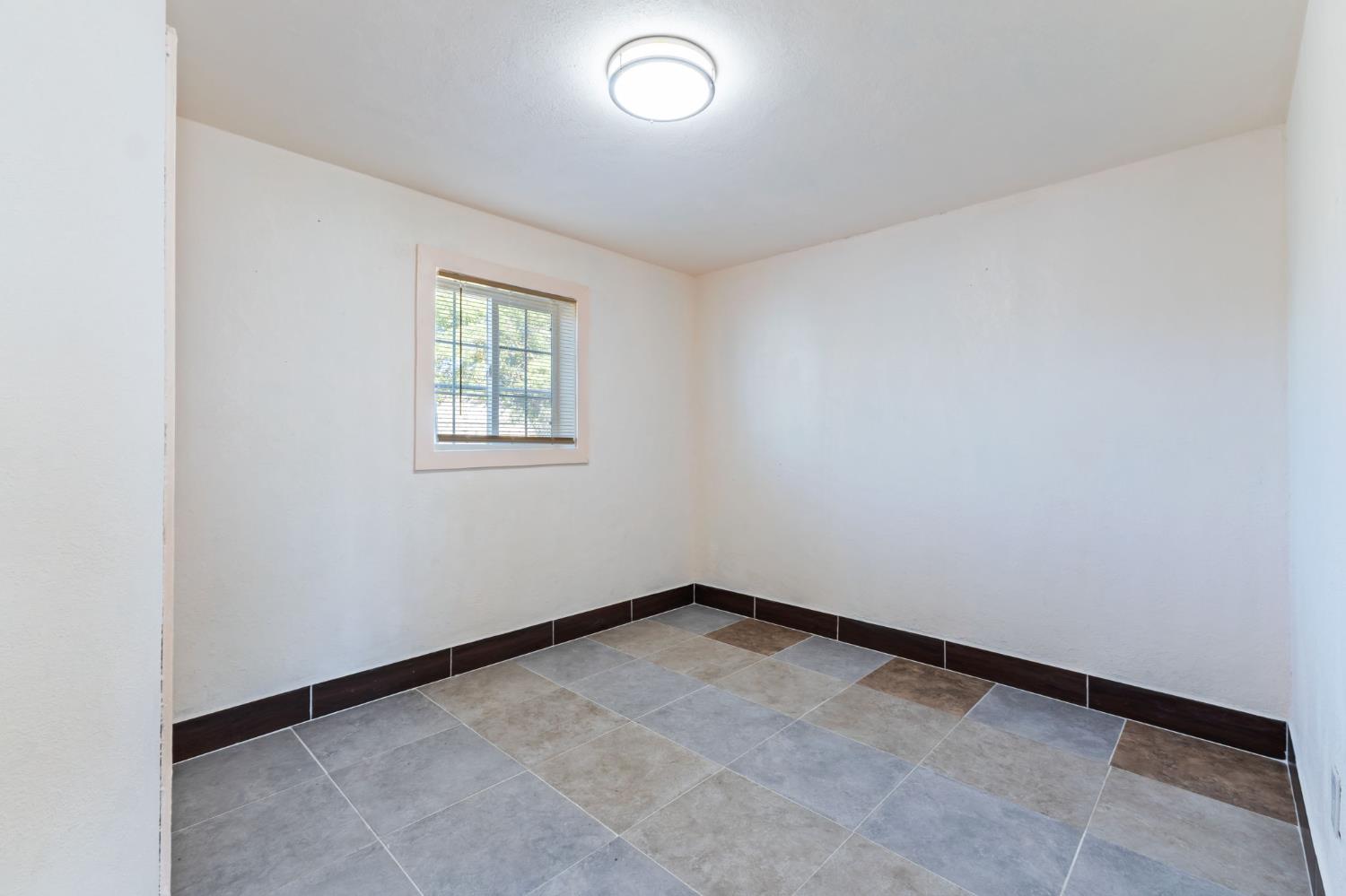 405 S C St, Madera, CA 93638