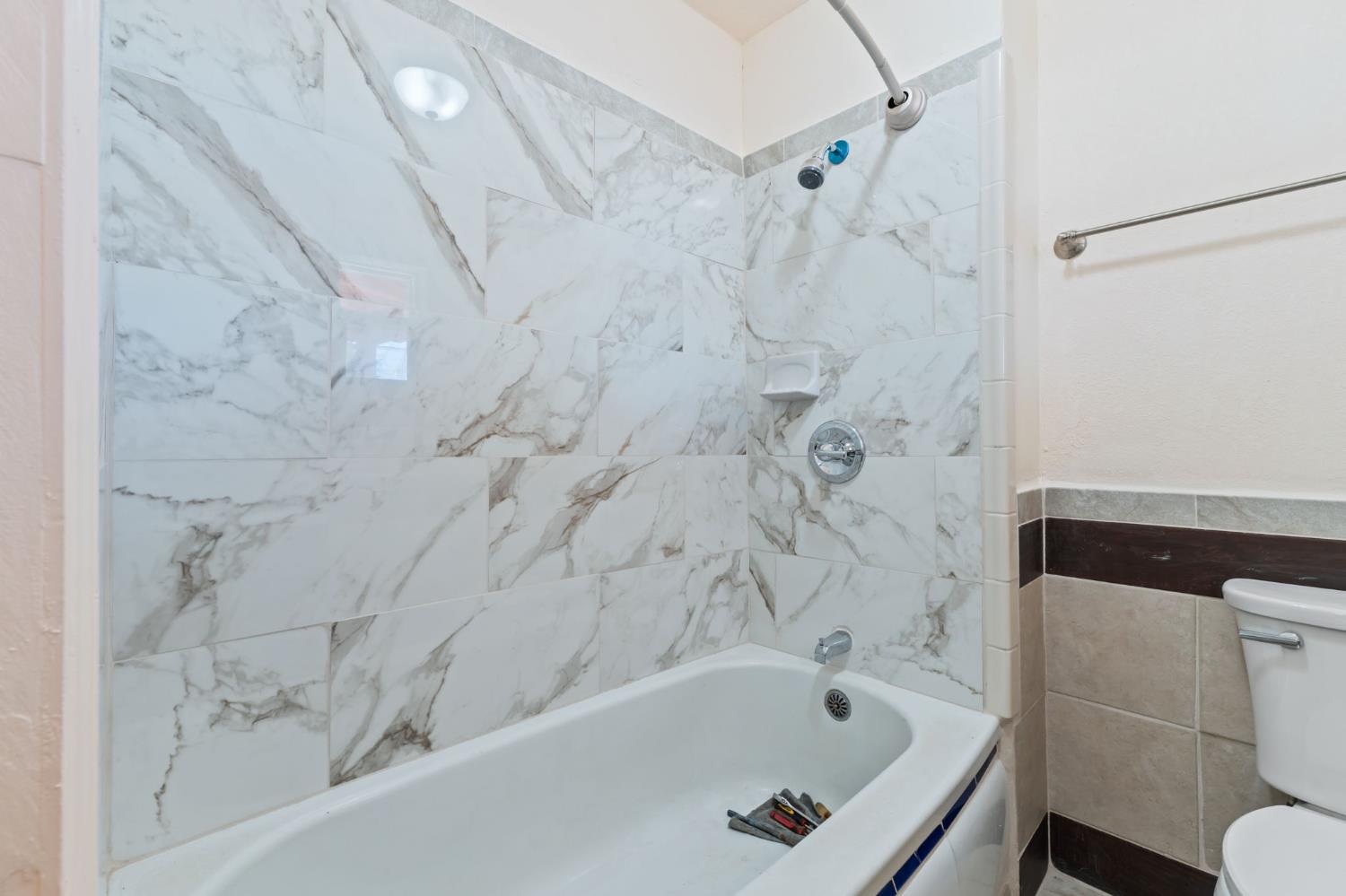 405 S C St, Madera, CA 93638