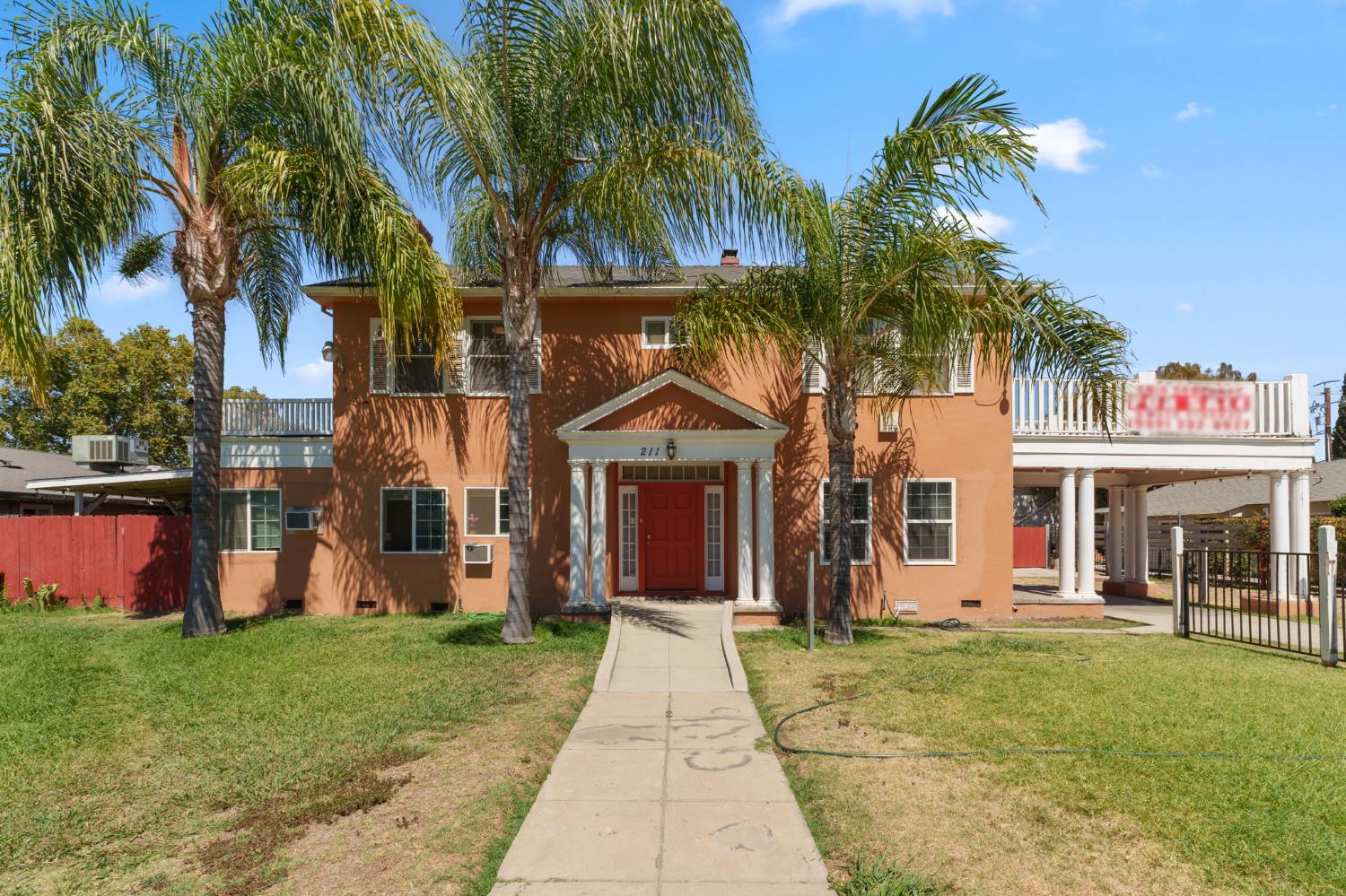 209 N C St, Madera, CA 93638