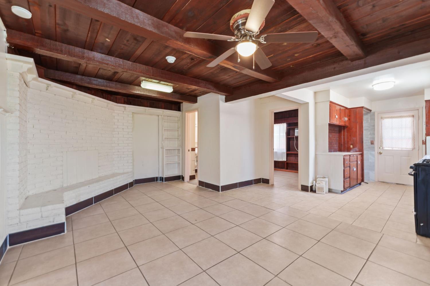 209 N C St, Madera, CA 93638