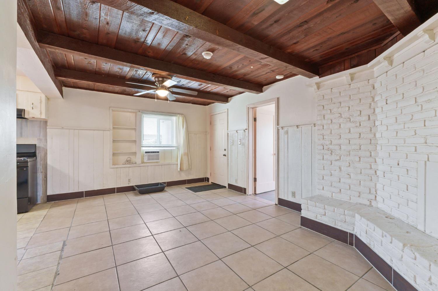 209 N C St, Madera, CA 93638