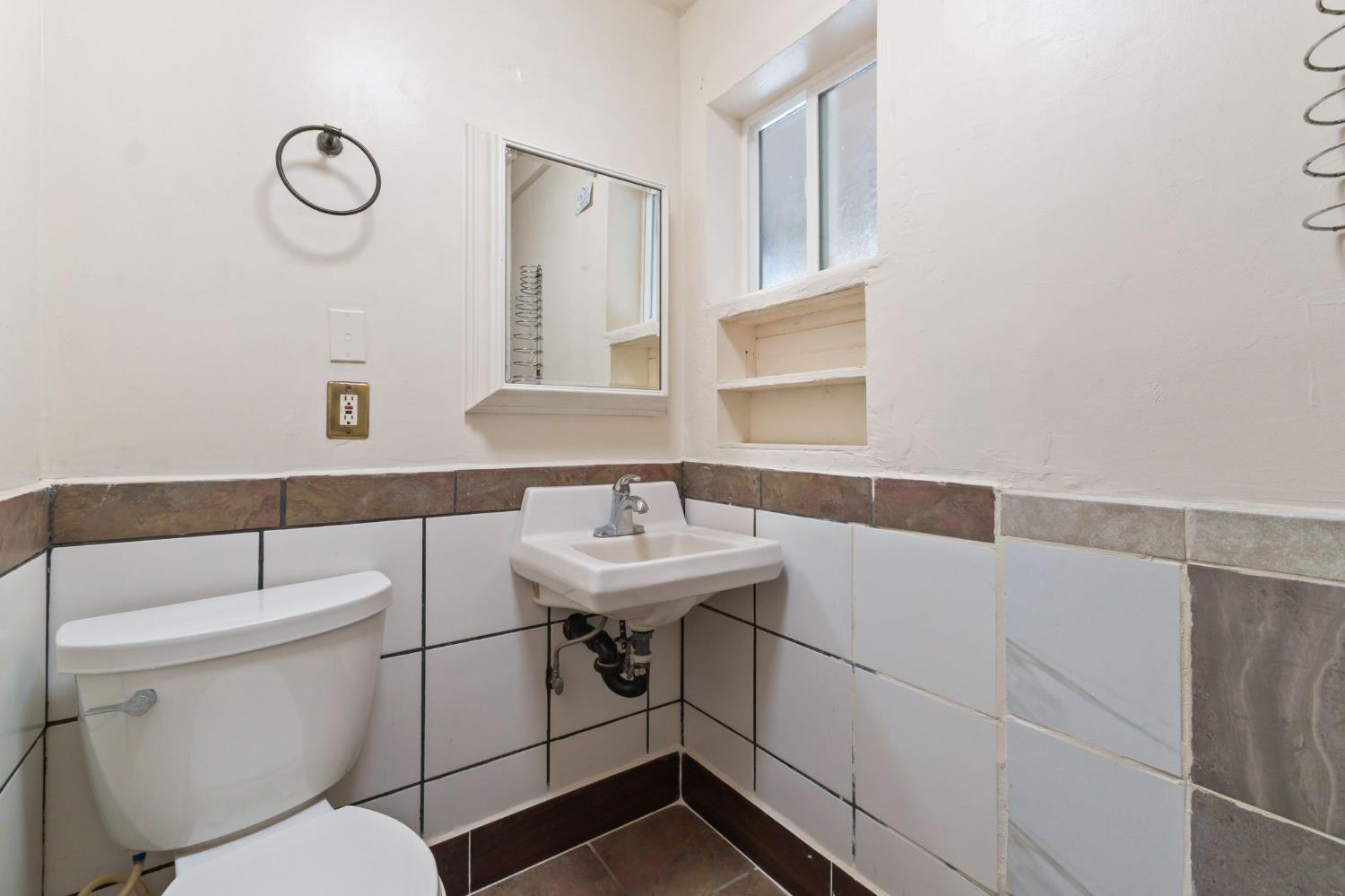 209 N C St, Madera, CA 93638