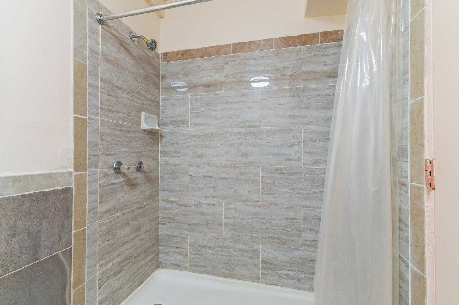 209 N C St, Madera, CA 93638