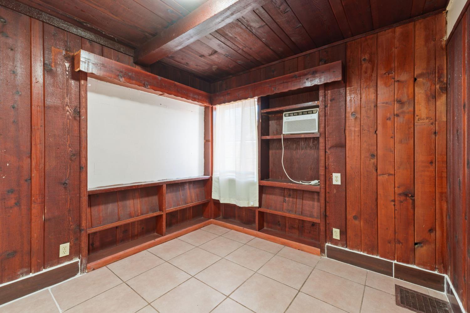 209 N C St, Madera, CA 93638