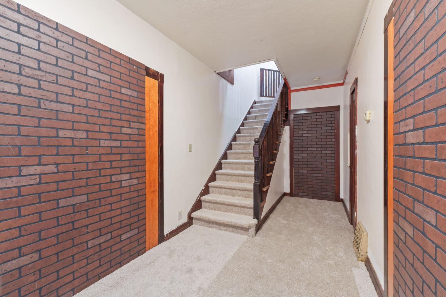 209 N C St, Madera, CA 93638