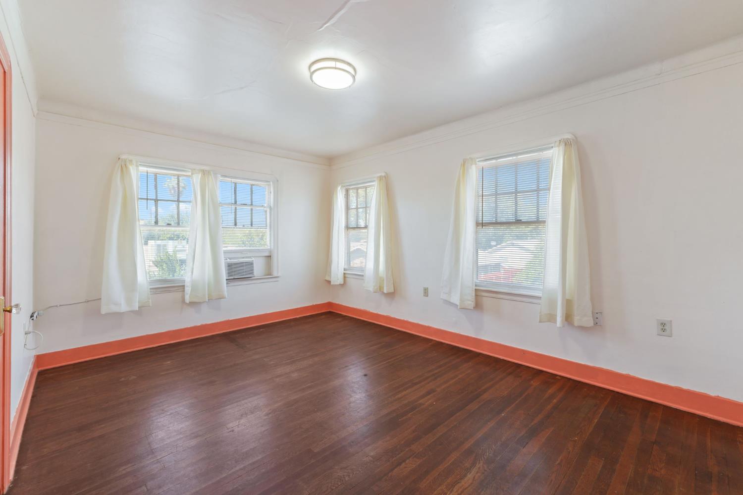 209 N C St, Madera, CA 93638