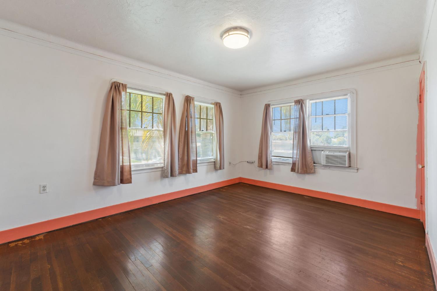 209 N C St, Madera, CA 93638