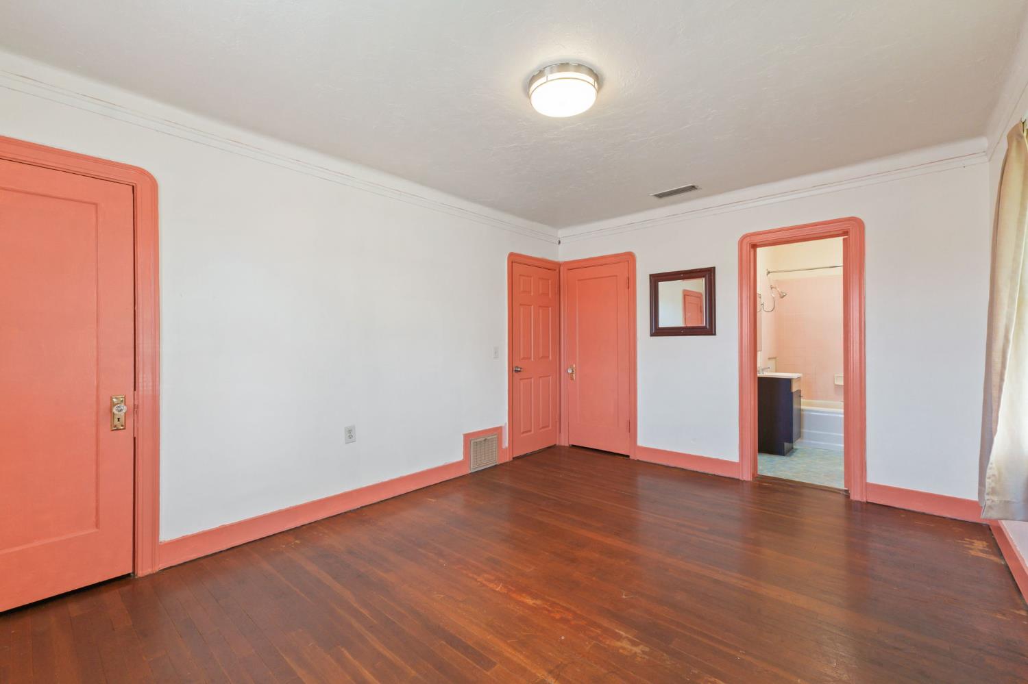 209 N C St, Madera, CA 93638