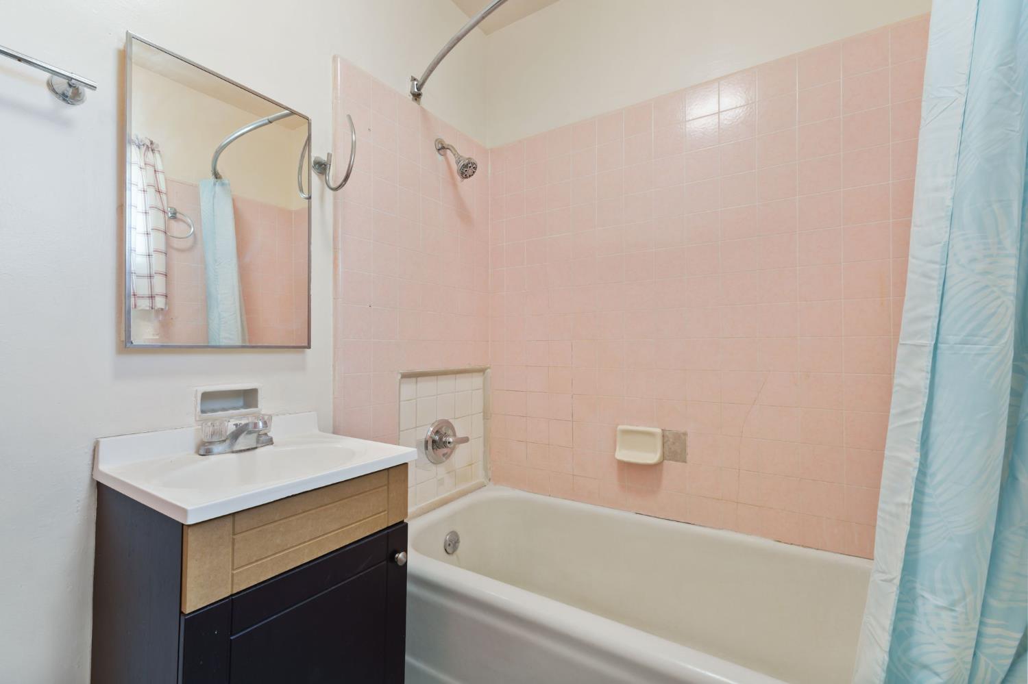 209 N C St, Madera, CA 93638